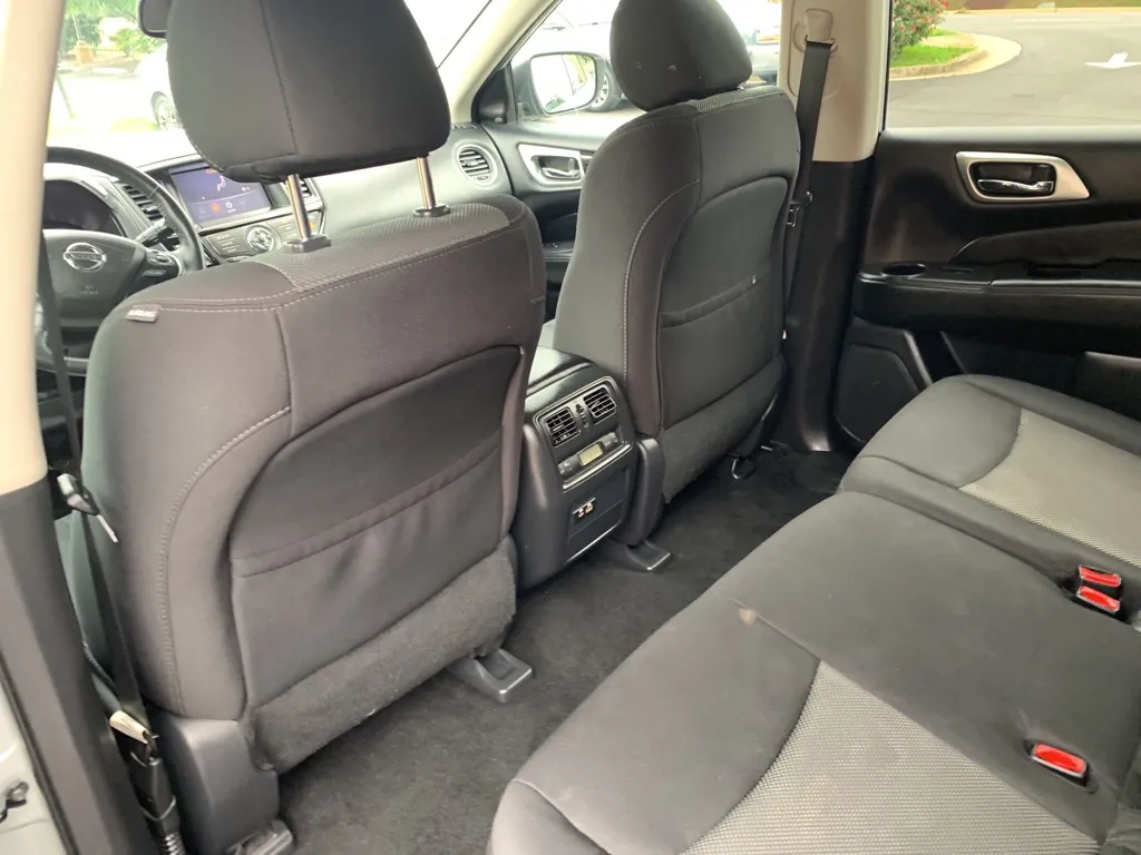 2019 Nissan Pathfinder SV — foto 14 de 21