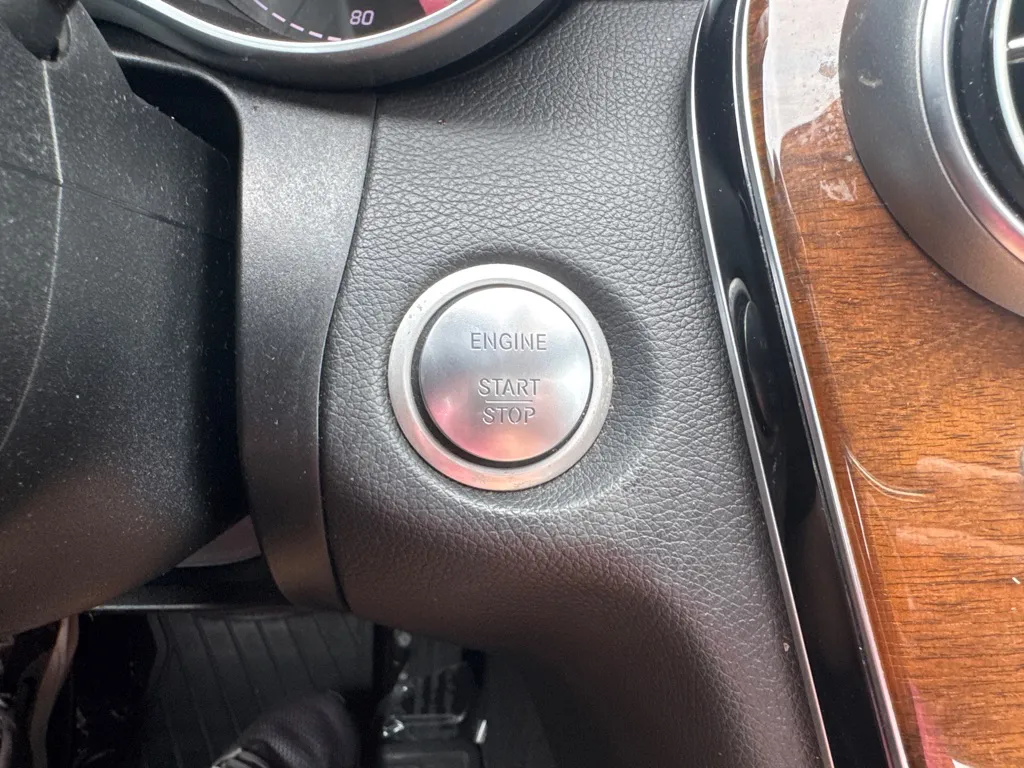 2015 Mercedes-Benz C-Class C 300 4MATIC — photo 19 of 24
