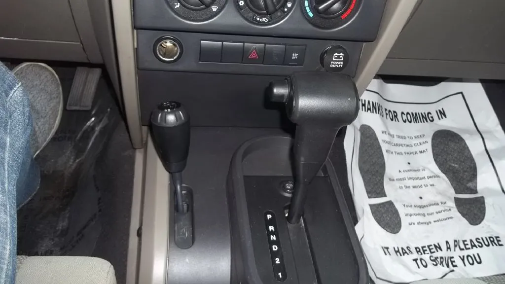 2007 Jeep Wrangler Sahara — photo 12 of 15