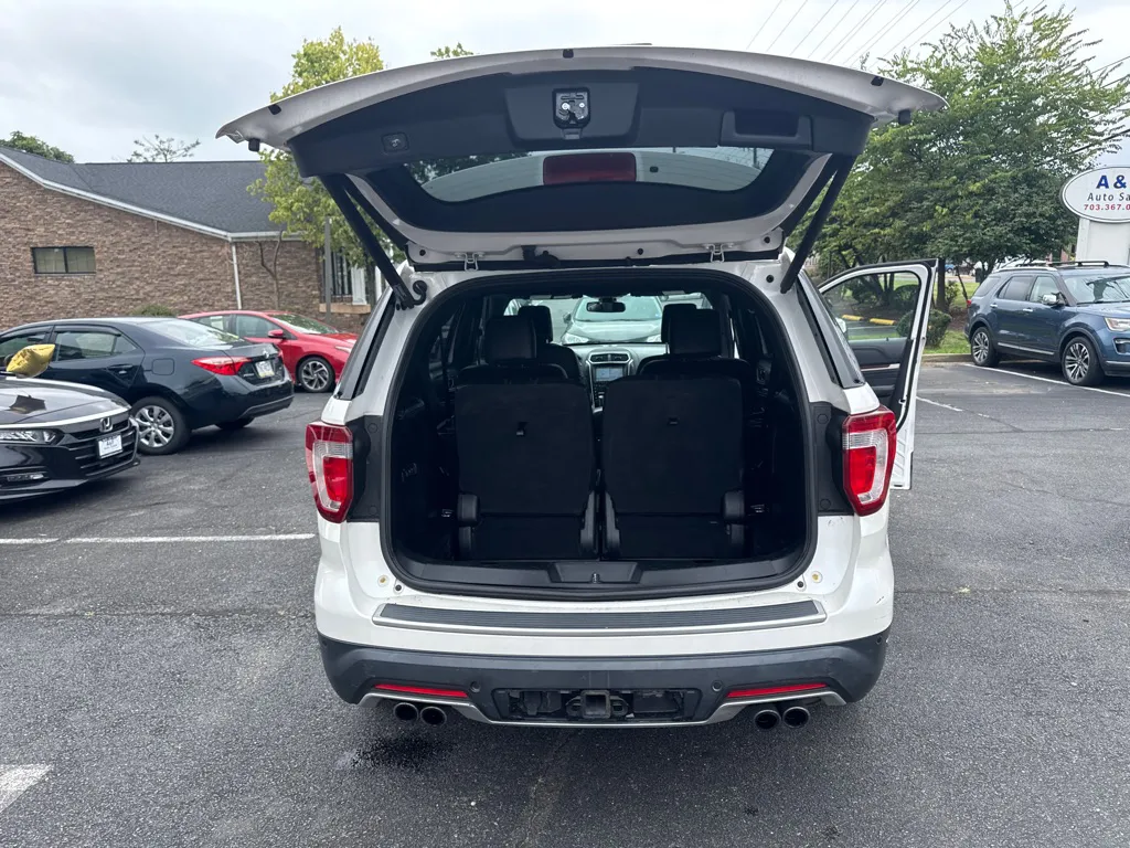 2018 Ford Explorer Platinum — photo 15 of 31