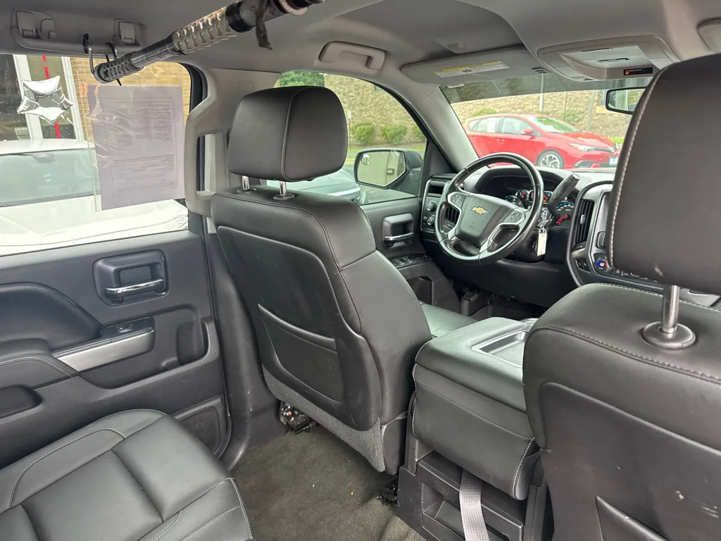 2015 Chevrolet Silverado 1500 LT — photo 10 of 23