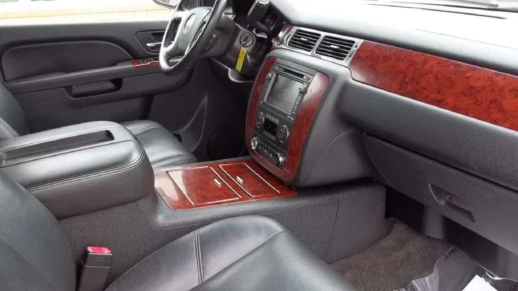 2011 Chevrolet Suburban 1500 Ltz — foto 15 de 24