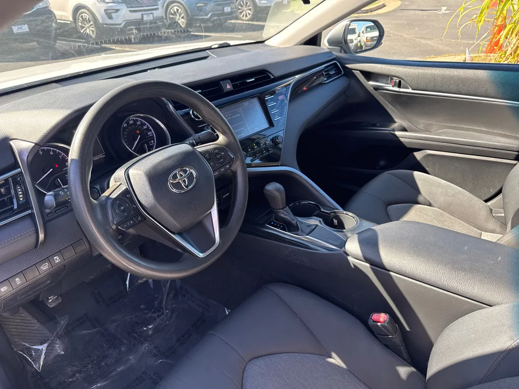 2019 Toyota Camry L — foto 14 de 22