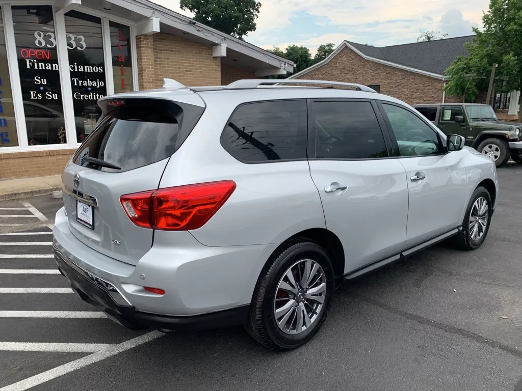 2019 Nissan Pathfinder SV — foto 8 de 21