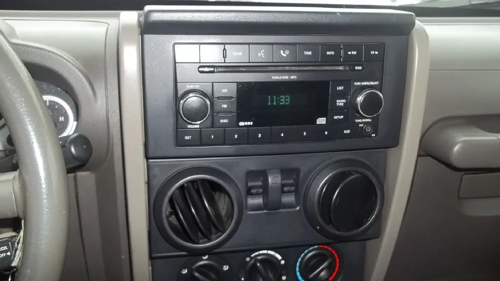2007 Jeep Wrangler Sahara — photo 9 of 15