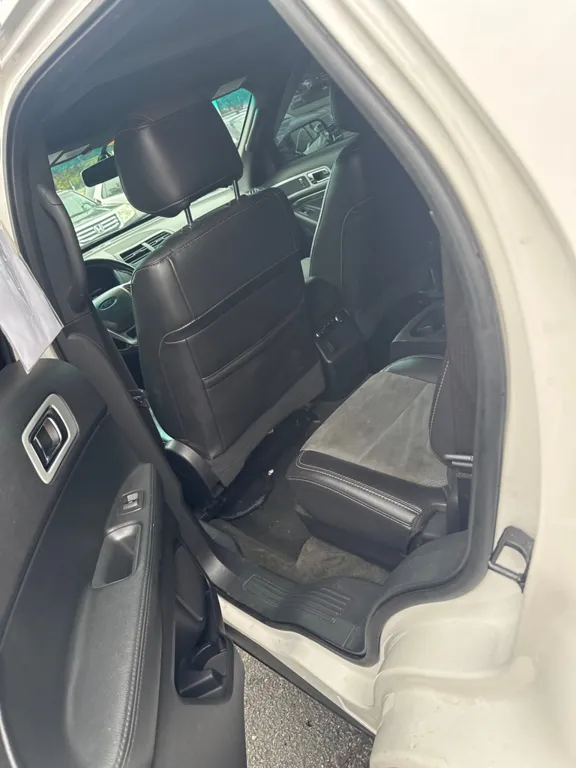 2015 Ford Explorer XLT — photo 14 of 20