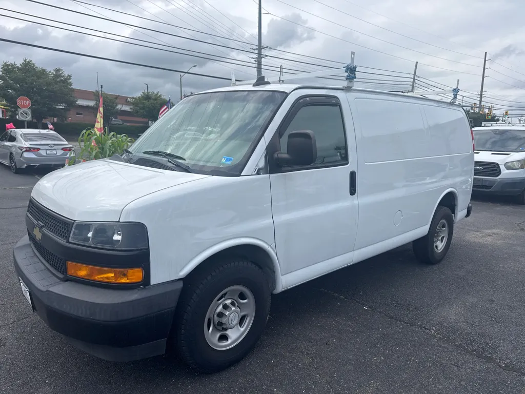 2018 Chevrolet Express 2500 — photo 3 of 22