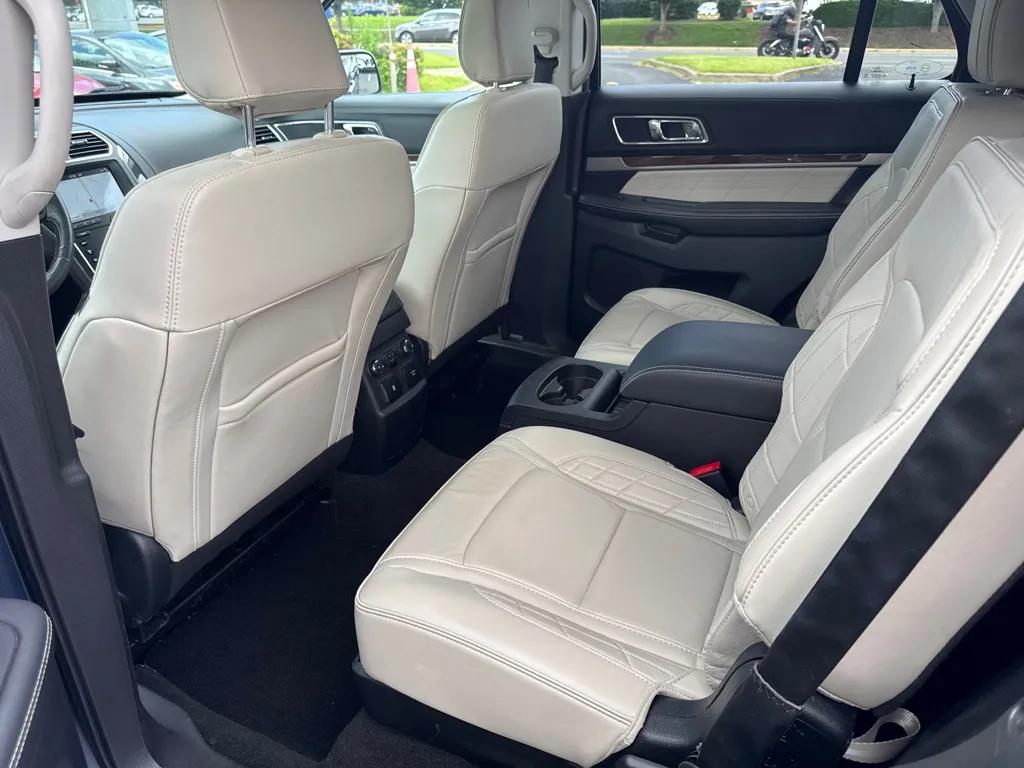 2019 Ford Explorer Platinum — photo 16 of 24