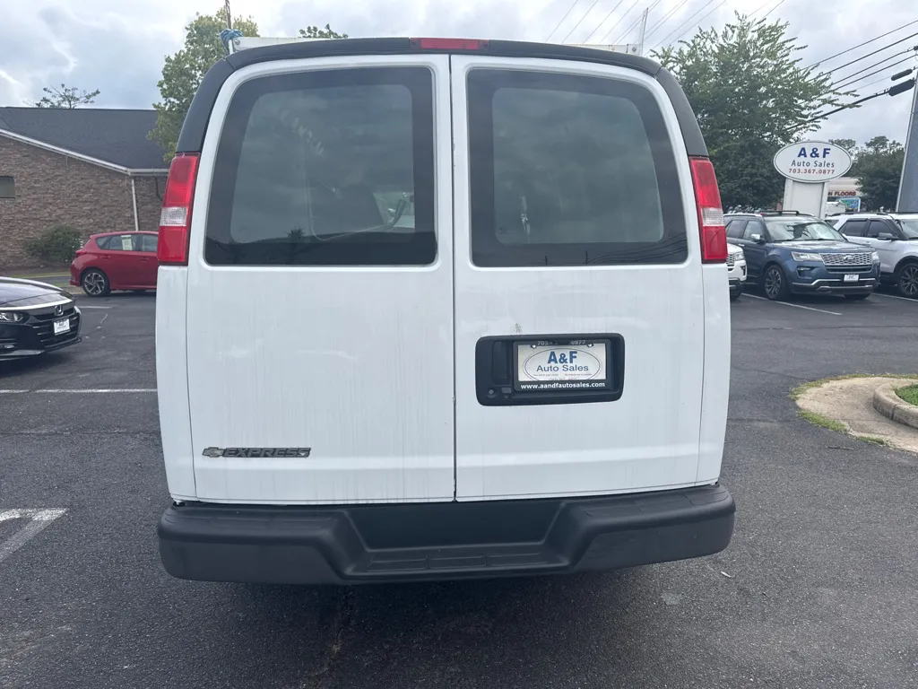 2018 Chevrolet Express 2500 — photo 6 of 22