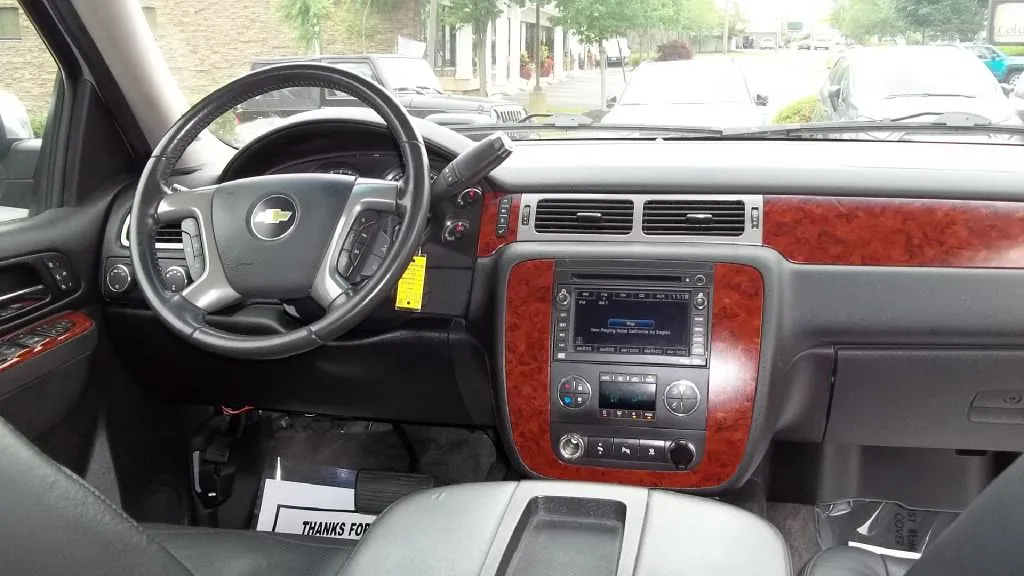 2011 Chevrolet Suburban 1500 Ltz — foto 12 de 24