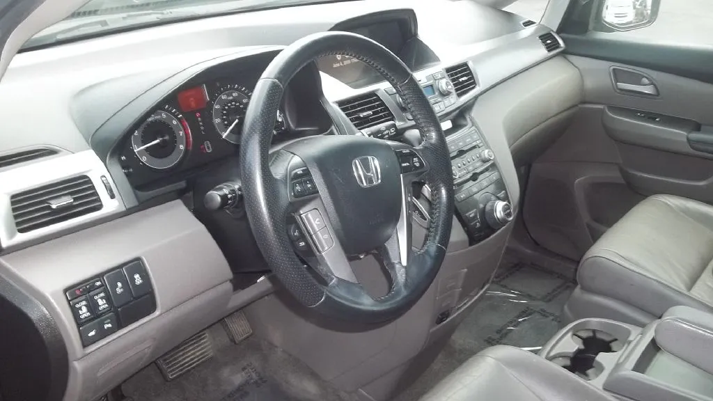 2012 Honda Odyssey Touring Elite — photo 12 of 18