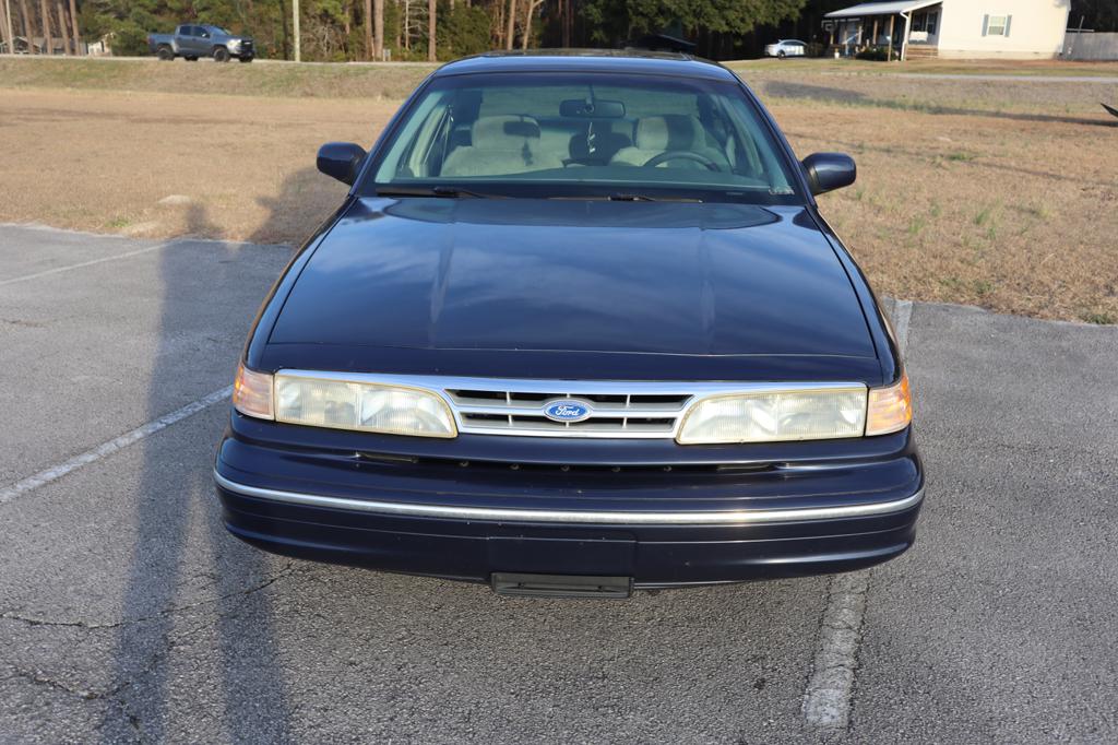 1995 Ford Crown Victoria LX Sedan