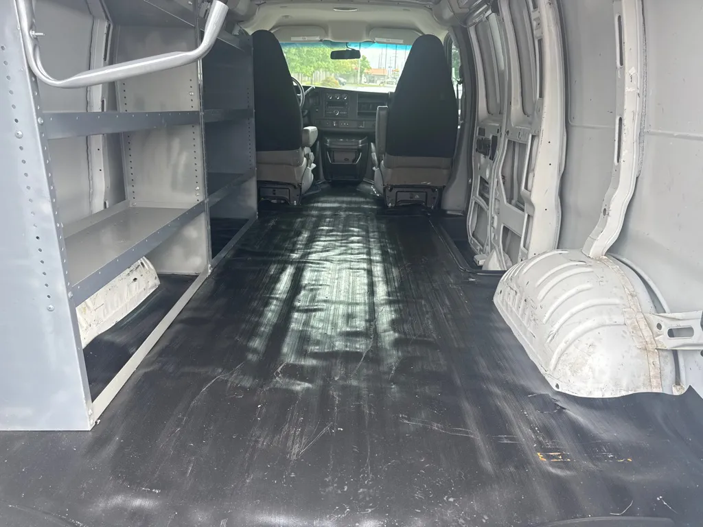 2018 Chevrolet Express 2500 — photo 15 of 22