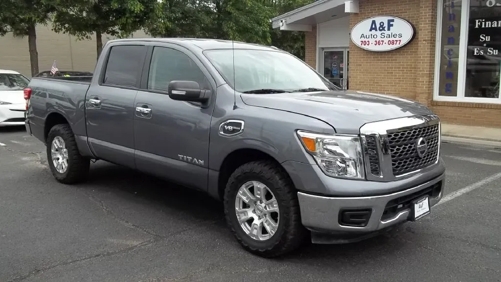 2017 Nissan Titan Platinum Reserve — foto 2 de 19