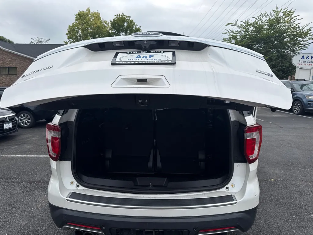 2018 Ford Explorer Platinum — photo 14 of 31