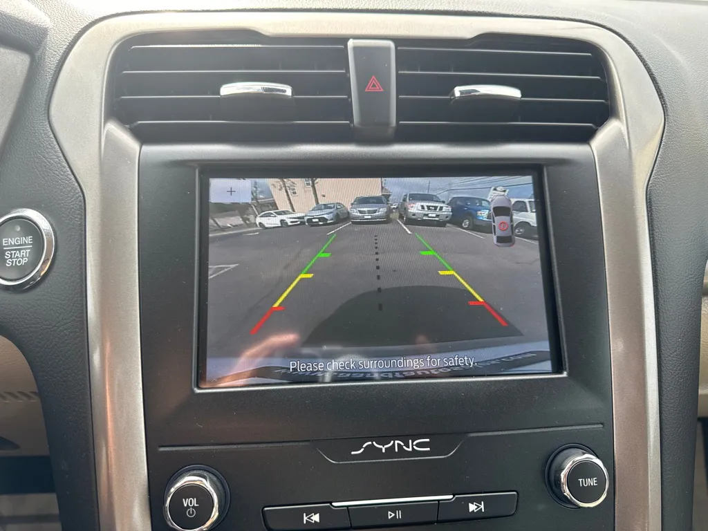 2019 Ford Fusion SE — photo 17 of 23