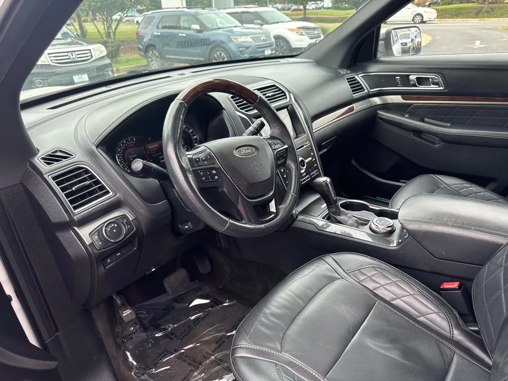 2018 Ford Explorer Platinum — photo 22 of 31