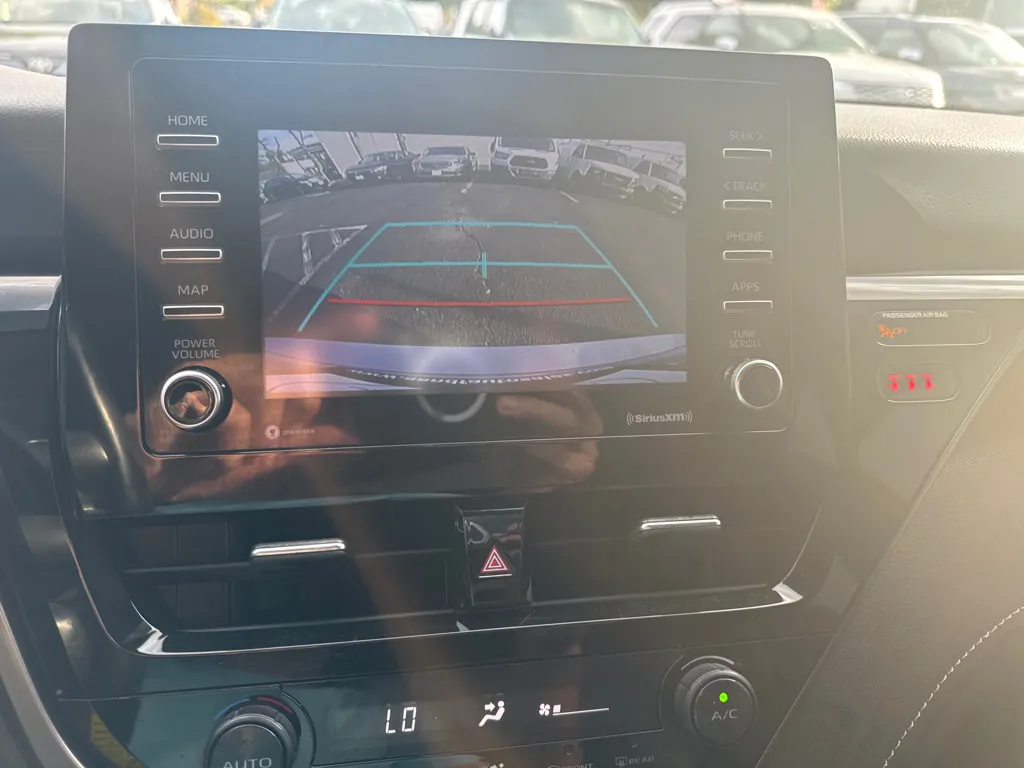 2021 Toyota Camry SE — photo 17 of 21
