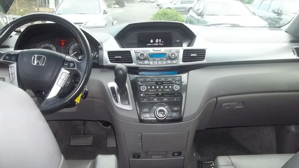 2012 Honda Odyssey Touring Elite — photo 13 of 18