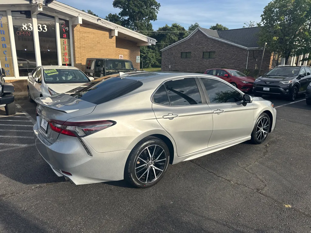 2021 Toyota Camry SE — photo 7 of 21