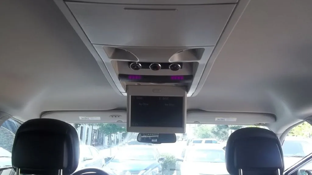 2013 Chrysler Town & Country Touring — photo 9 of 17