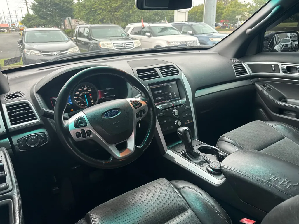 2015 Ford Explorer XLT — photo 13 of 20