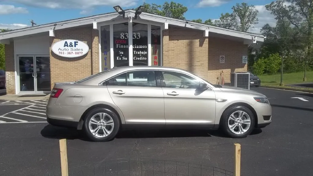 2017 Ford Taurus SE — photo 8 of 16