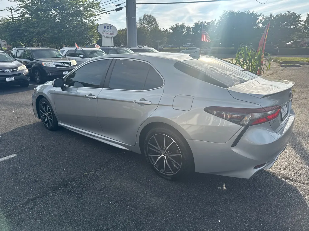 2021 Toyota Camry SE — photo 5 of 21
