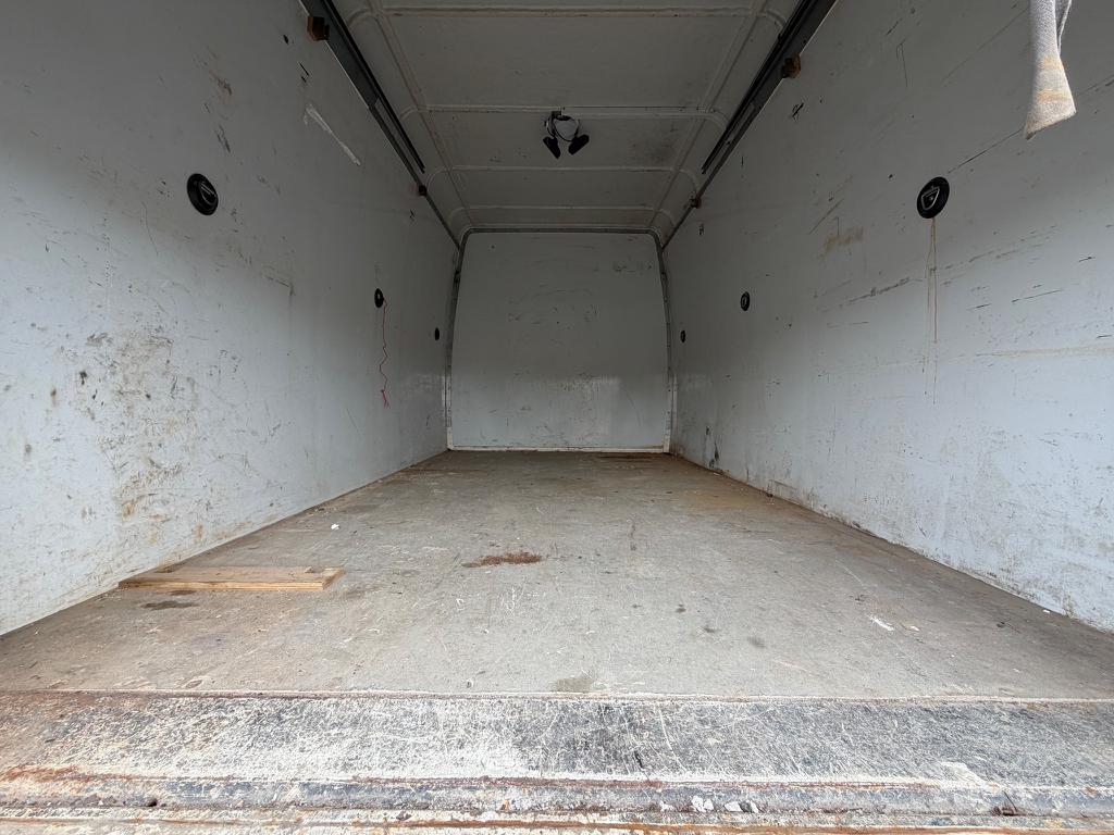 2011 Isuzu NPR - Photo 11