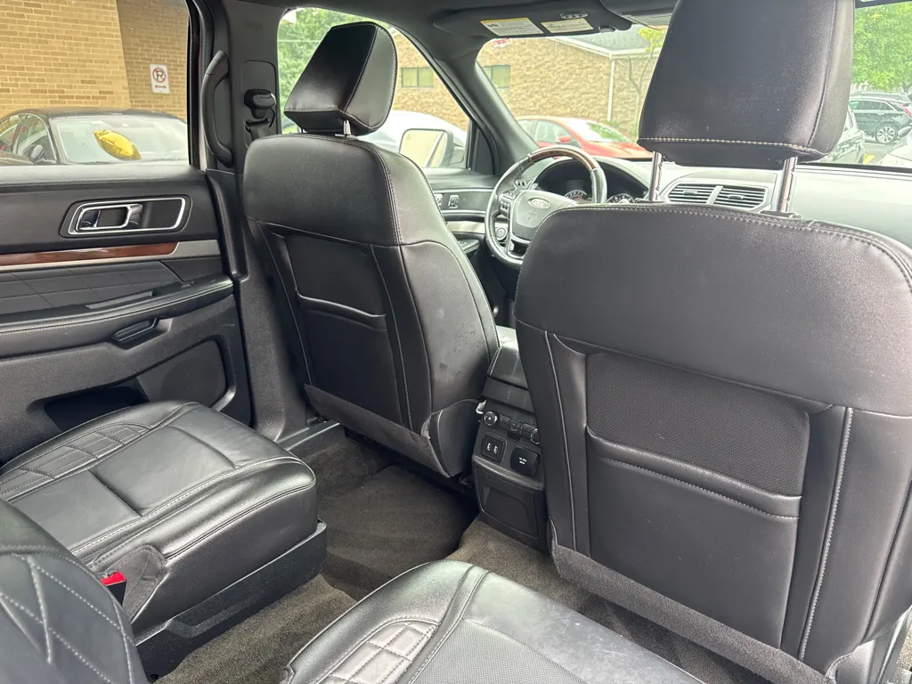 2018 Ford Explorer Platinum — photo 10 of 31