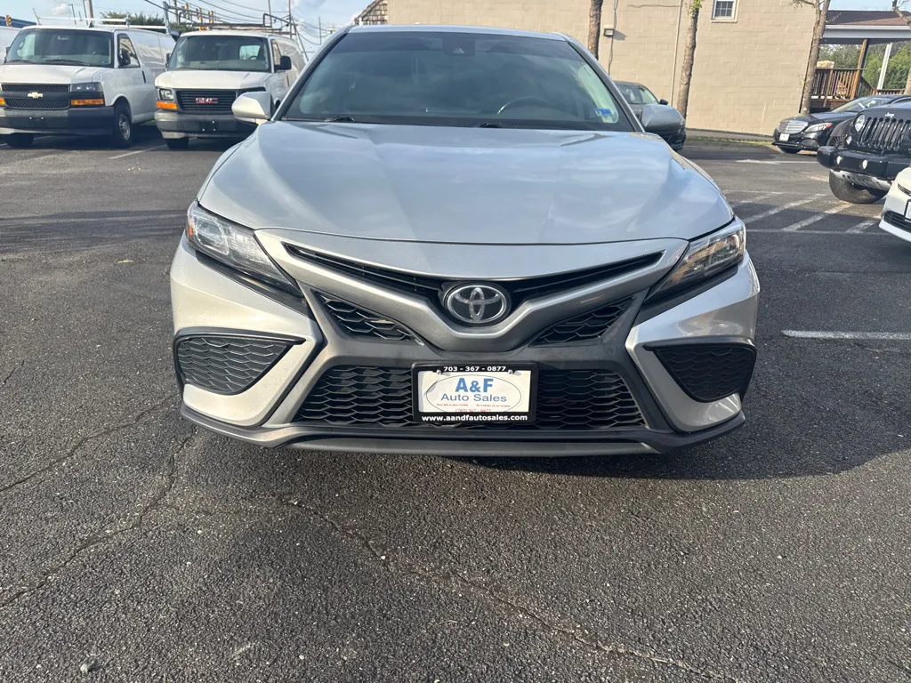 2021 Toyota Camry SE — photo 2 of 21