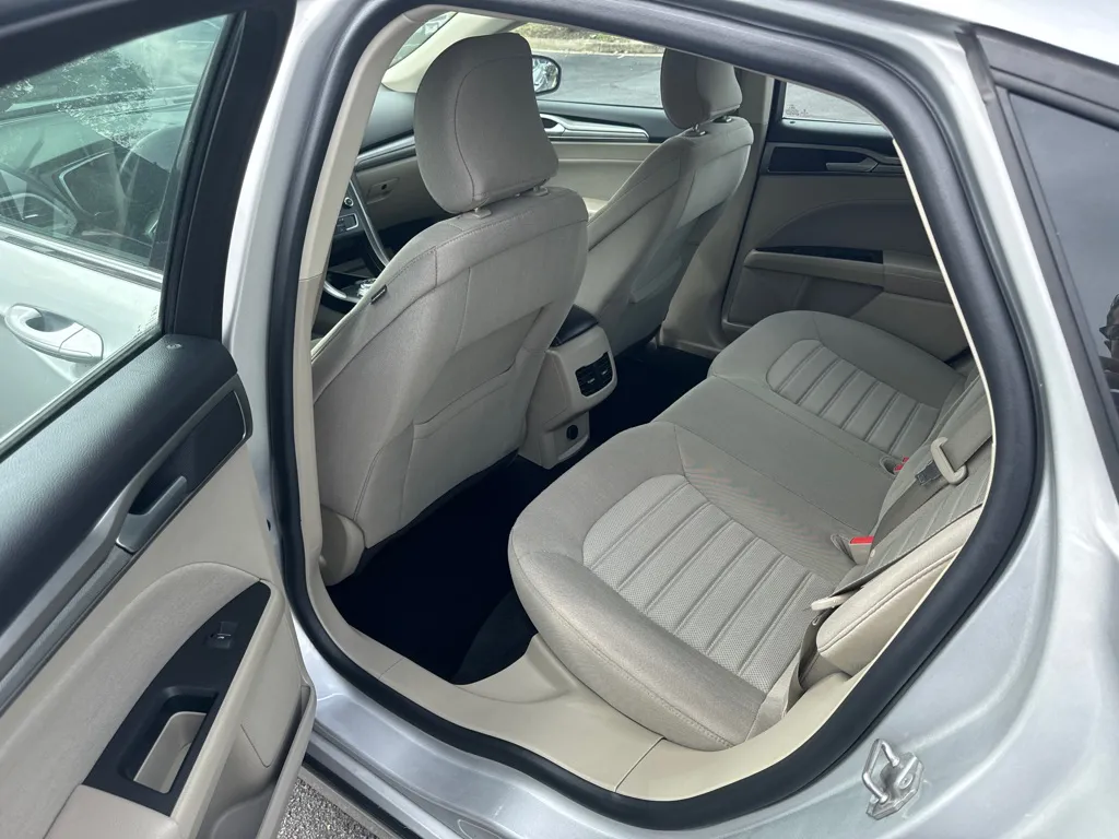 2019 Ford Fusion SE — photo 13 of 23