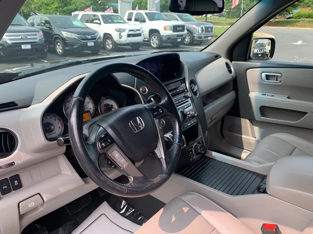 2014 Honda Pilot Touring — photo 18 of 25