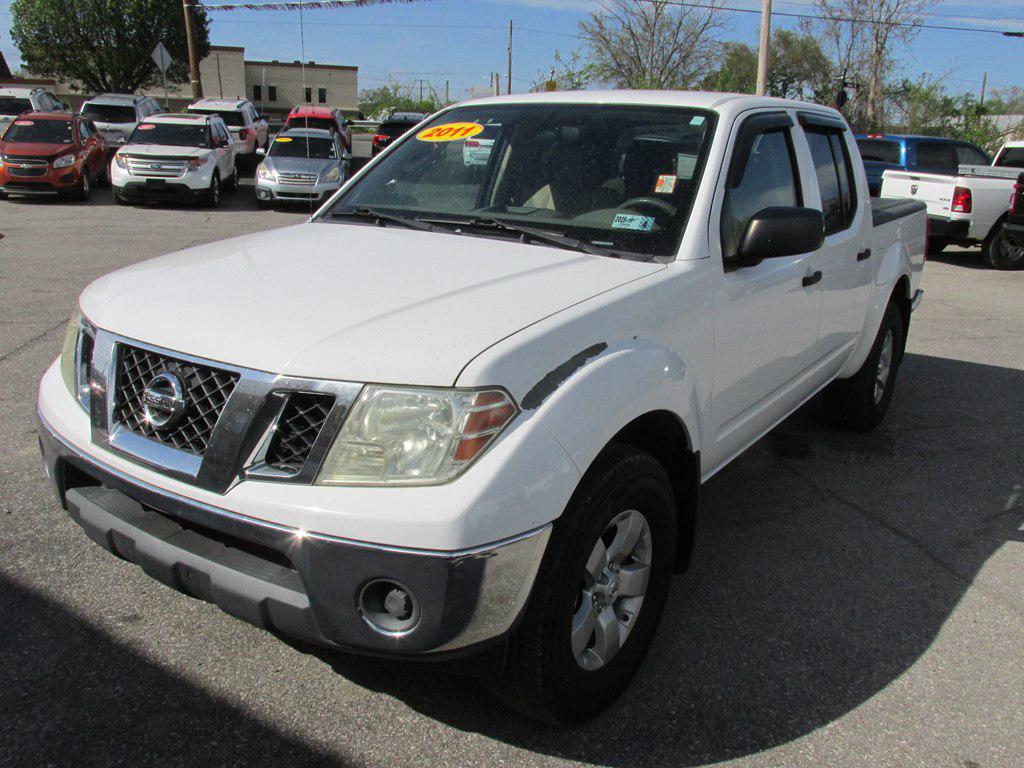 White 2011 Nissan Frontier S Crew Cab 4WD Pickup Truck Four-Wheel Drive Automatic