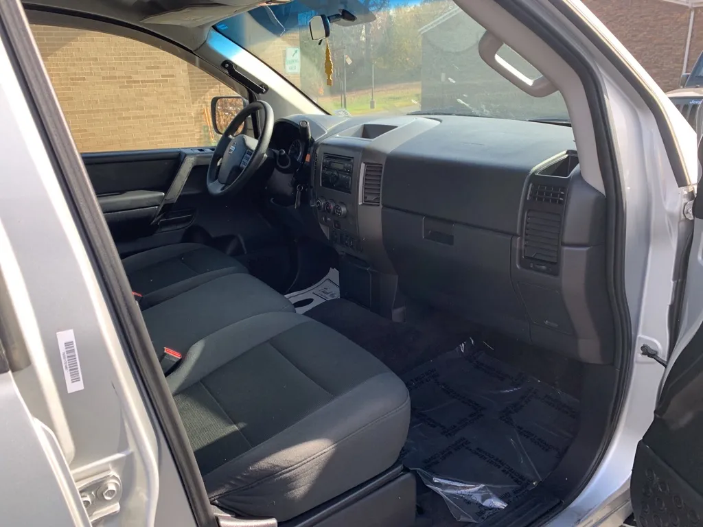 2012 Nissan Titan S — photo 9 of 17