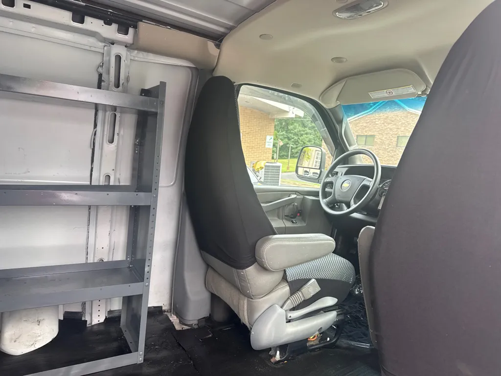 2018 Chevrolet Express 2500 — photo 11 of 22