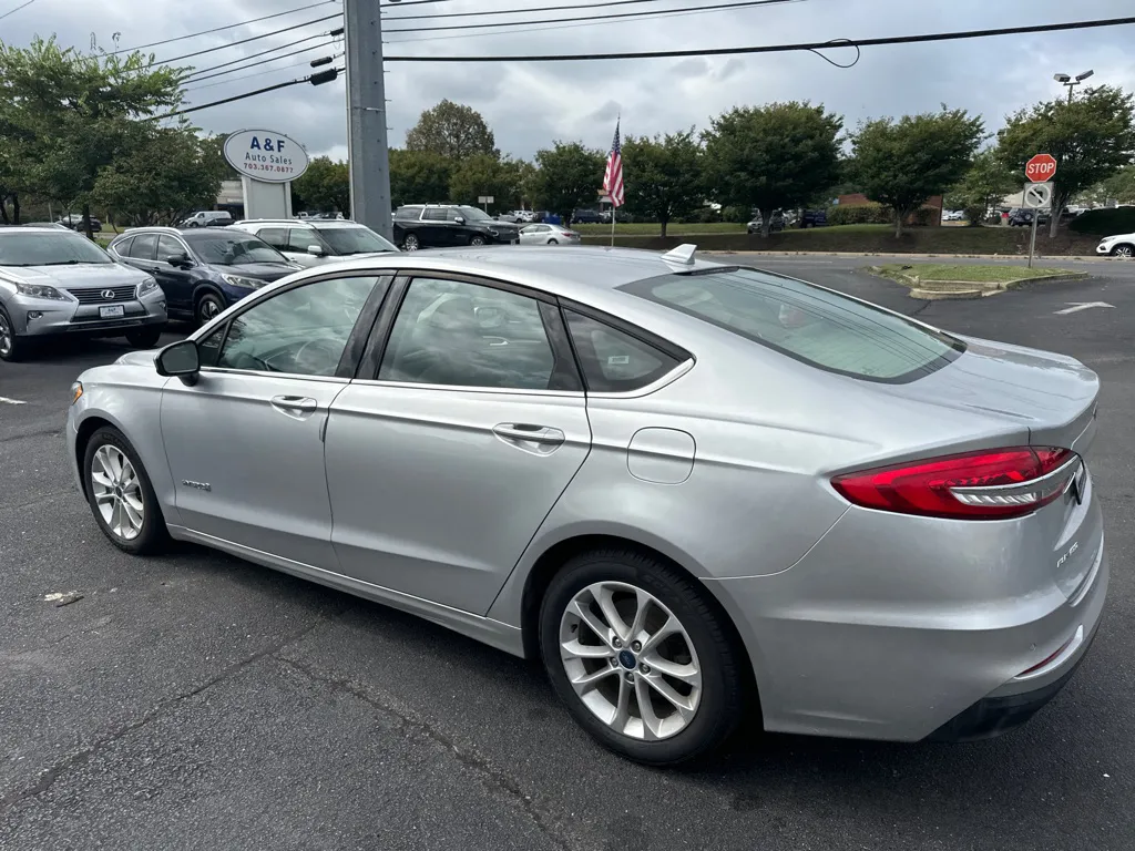 2019 Ford Fusion SE — photo 5 of 23