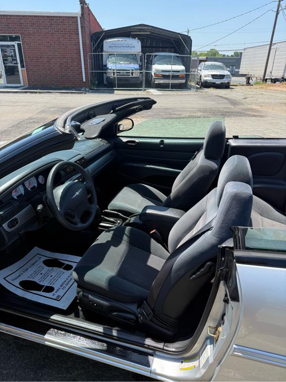 View vehicle photo 6