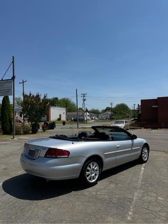 View vehicle photo 3