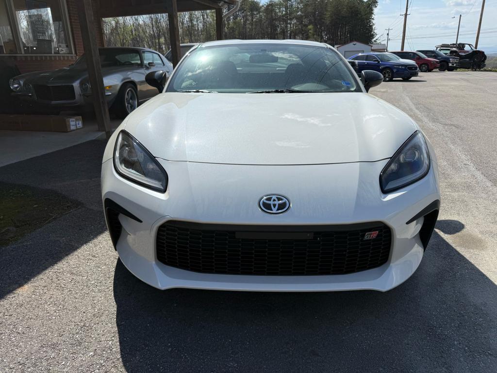 View vehicle photo 3