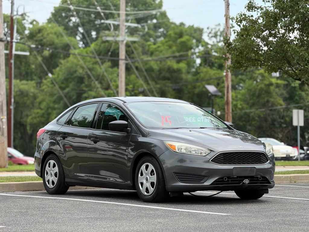 Gray 2015 Ford Focus Sedan Front-Wheel Drive 5-Speed Manual