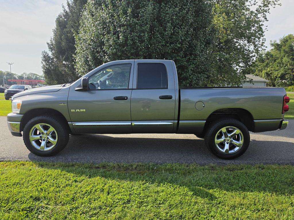 2008 Dodge RAM 1500 Gris Camioneta Todo terreno 5 velocidades Automática