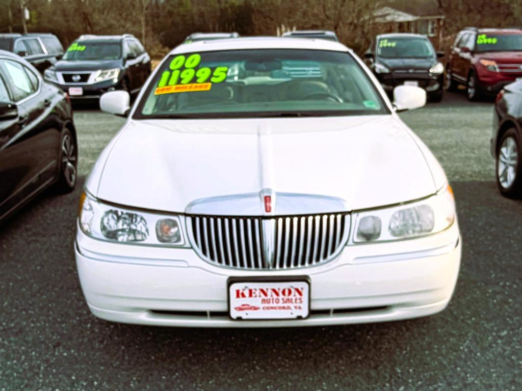 2000 Lincoln Town Car Signature