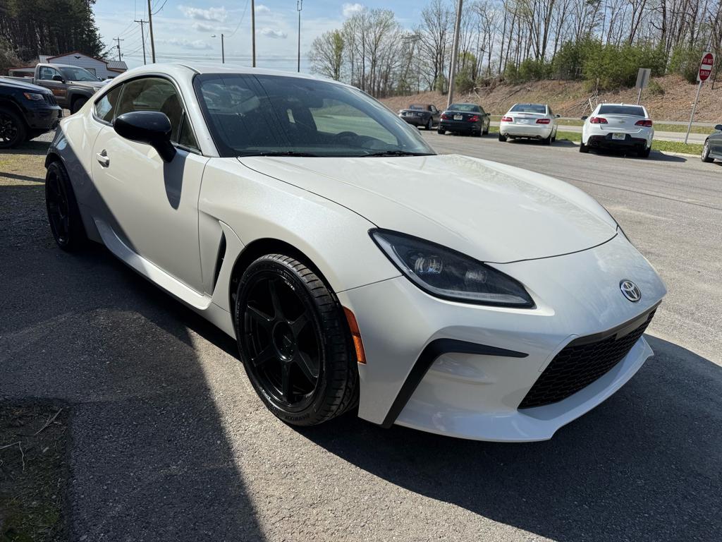 View vehicle photo 4