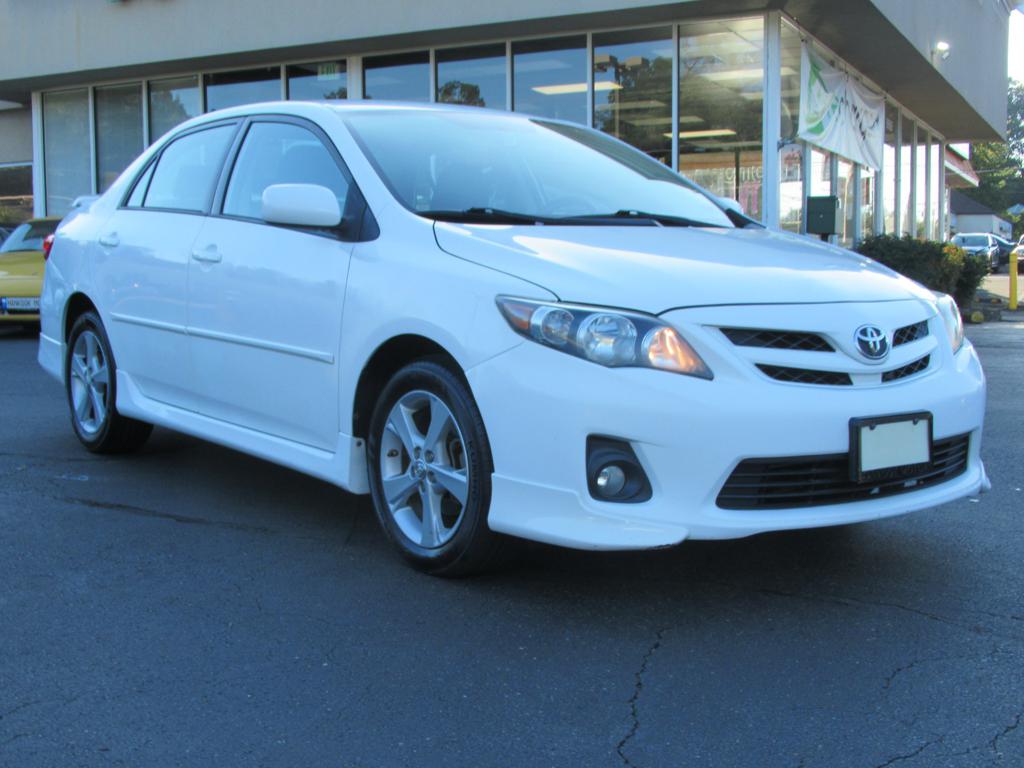 White 2013 Toyota Corolla Sedan Front-Wheel Drive 5-Speed Automatic