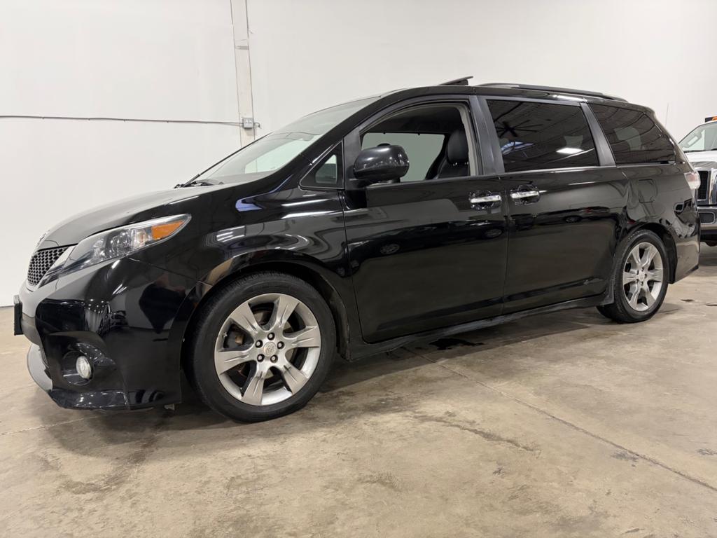 2014 Toyota Sienna SE 8-Passenger