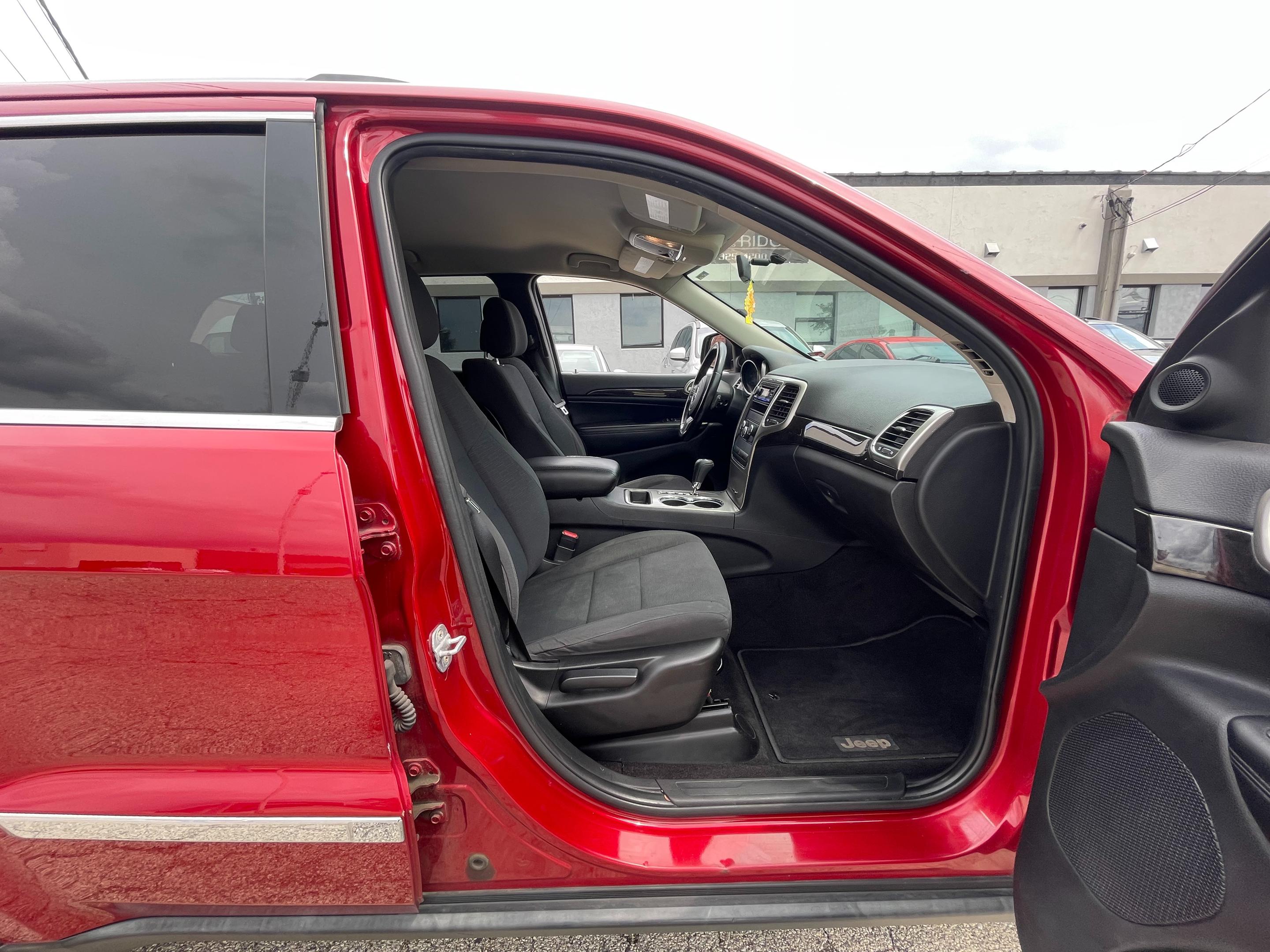 2011 JEEP GRAND CHEROKEE - Image 9