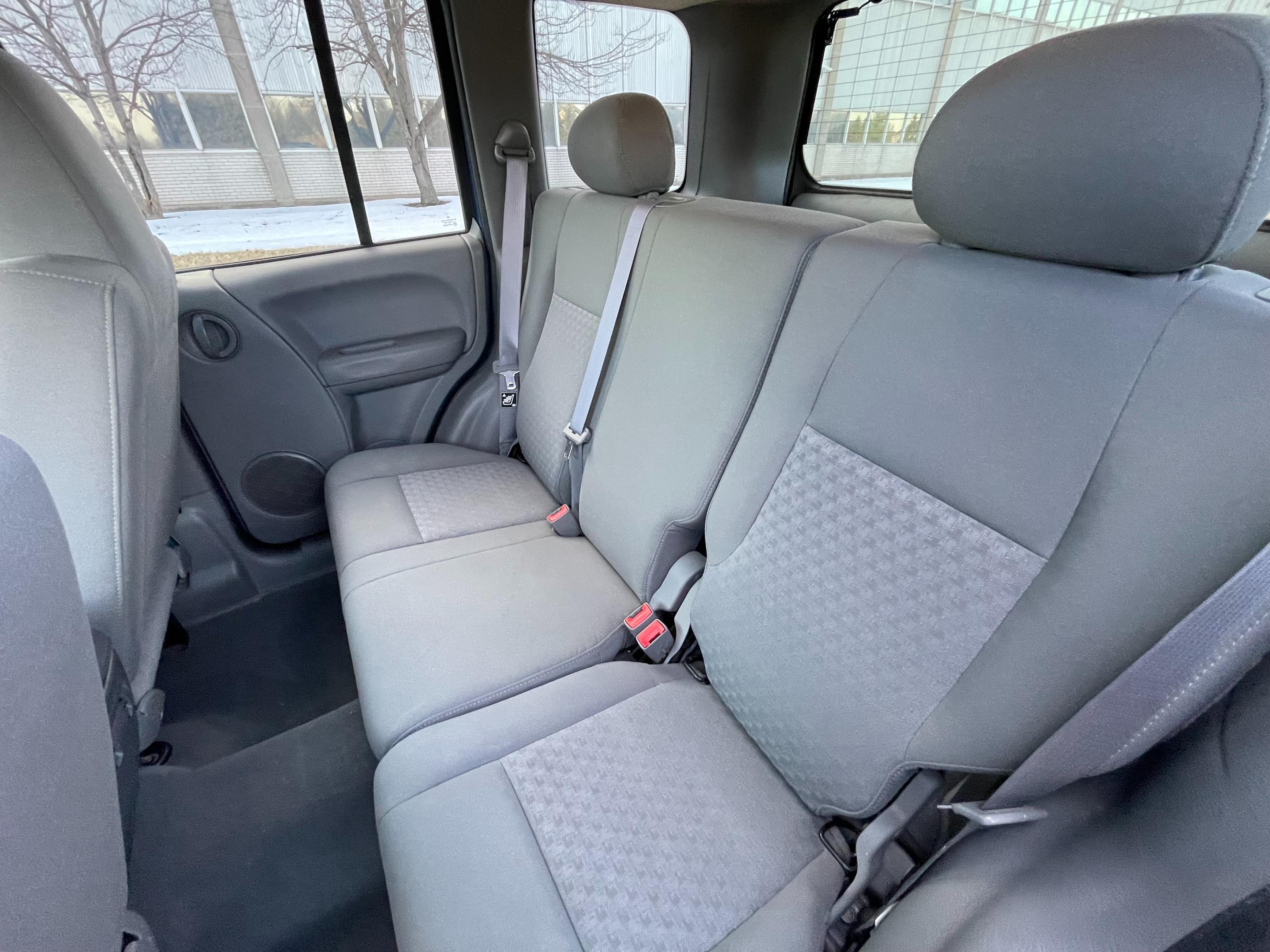 2005 JEEP LIBERTY - Image 2