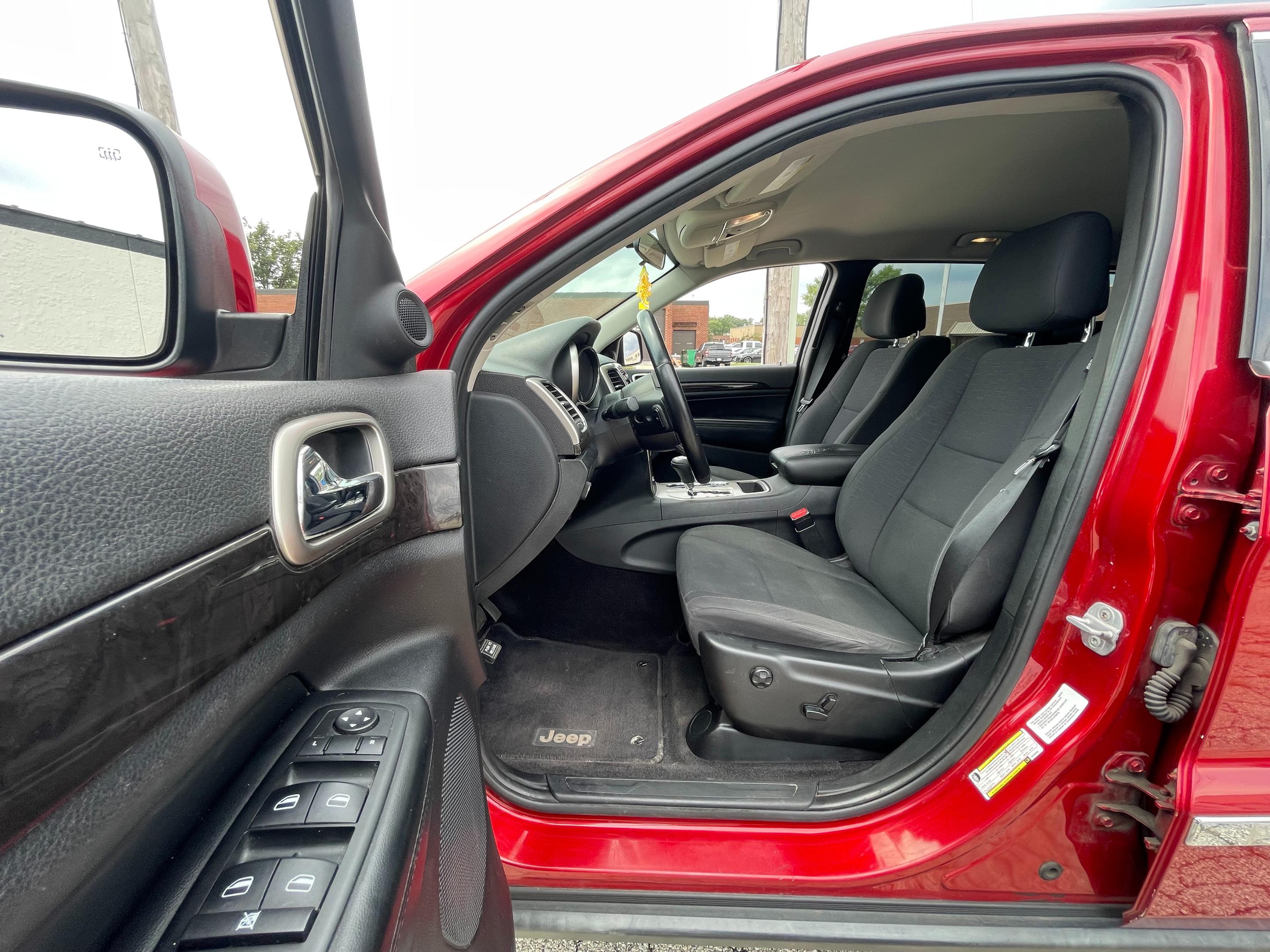 2011 JEEP GRAND CHEROKEE - Image 32