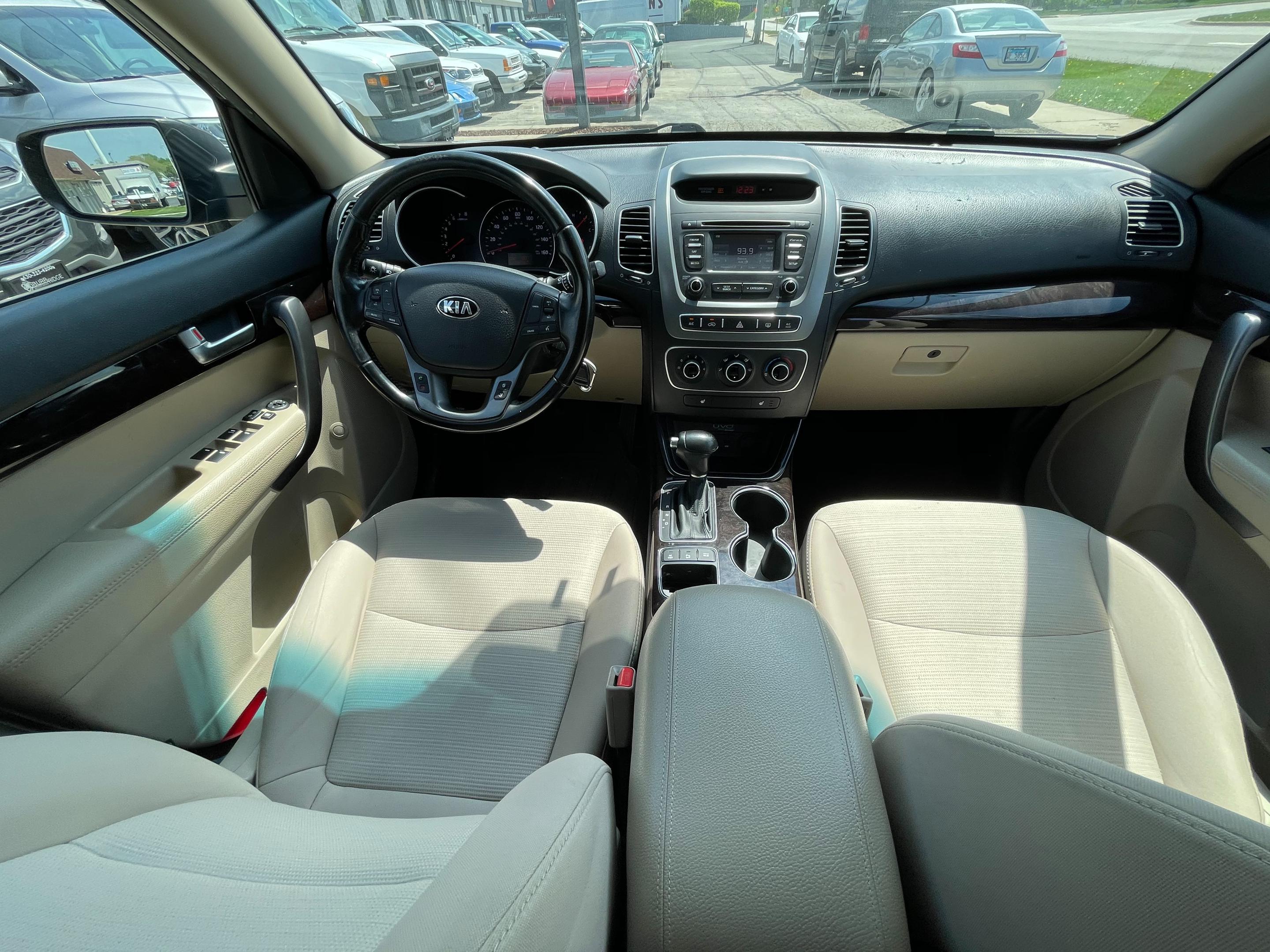 2014 KIA SORENTO - Image 2